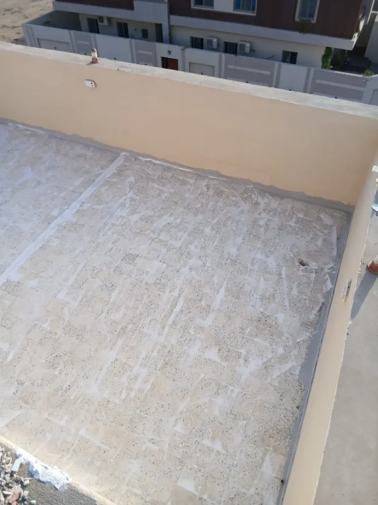 أثناء العزل المائي للأسطح