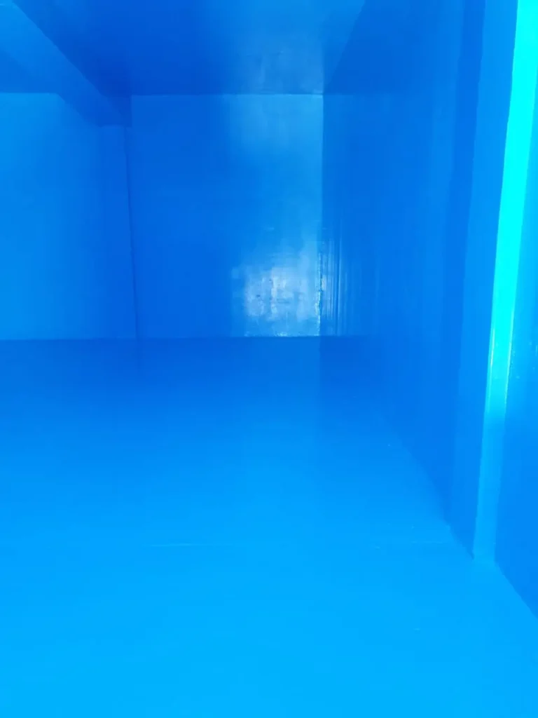 جدار معزول بالايبوكسي داخل خزان